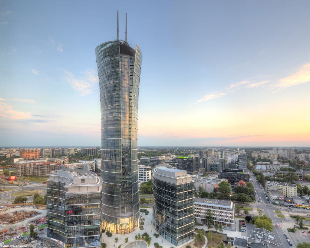 One wire's hike call puts Warsaw's bank rally on a two-day clock